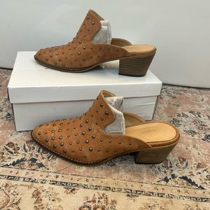New in box..Womens studded stacked heel pointed toe Mule size 8.5
